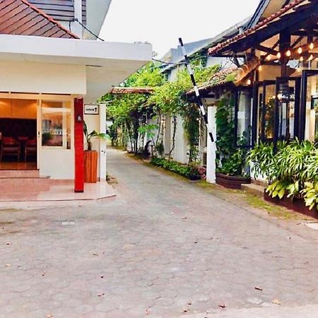 Belaya Hotel Jepara Extérieur photo