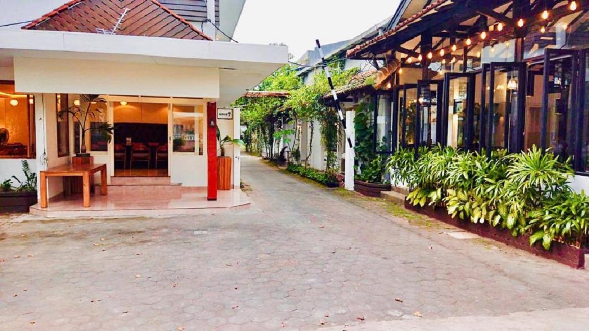 Belaya Hotel Jepara Extérieur photo
